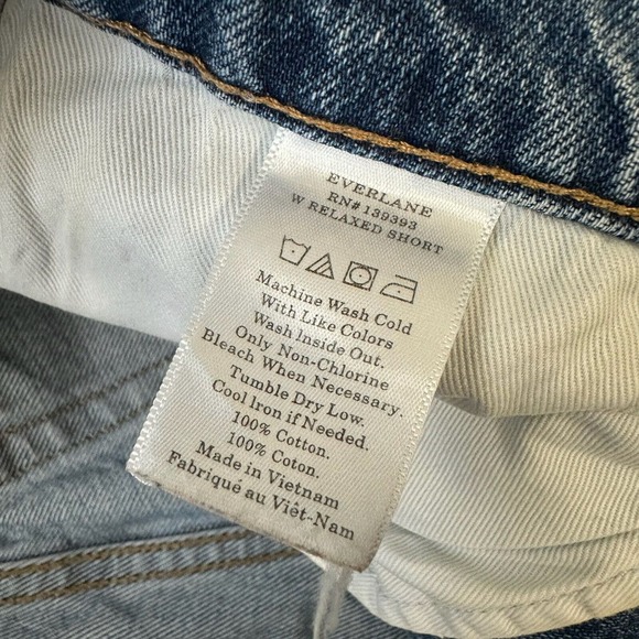 EVERLANE Mid-Rise The Denim Relaxed Short Cut-Off Frayed Raw Hem - Picture 9 of 10